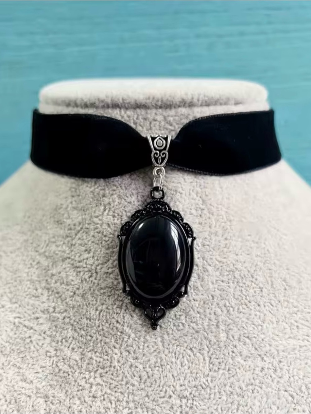 Black Velvet Cameo Pendant Choker - Unbranded